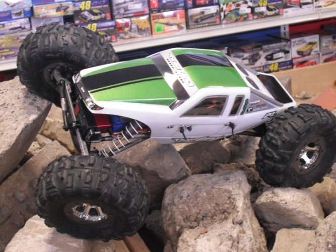 losi on the rocks.jpg