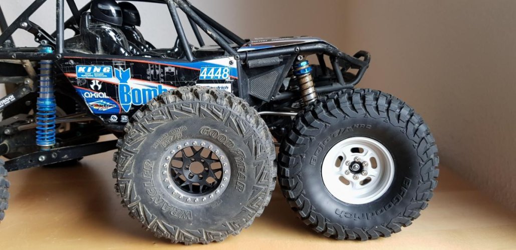 Vintage_with_2.2_Goodrich_Baja_vs_RC4WD_GY_2.2_MTR.jpg