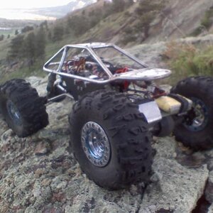 crawlin in Crawlerado (just north of Boulder)

New homemade carbon fiber chassis-- it is a replica if the Diablo chassis.