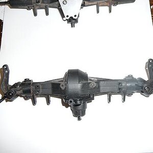 P1020178 front axle off scx10 all stock