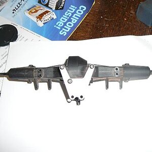 P1020179 rear axle off scx10 stock with aluminum 4 link plate