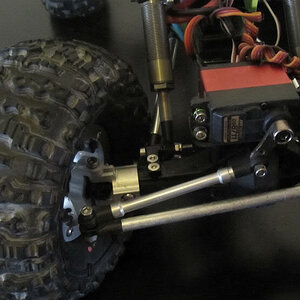 sale axial 4