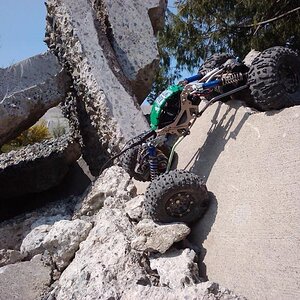 vert climb on concrete pile track