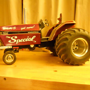 1/10 CUSTOM PULLING TRACTOR