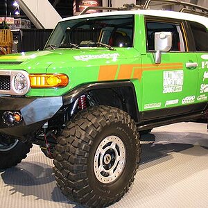 112 2006 sema 01x+2007 toyota ultimate fj cruiser+front view