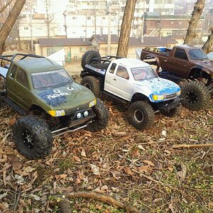 My Wroncho SCX10..conversion with Wraith Axles and Links XR10 Shocks Drooped. High Steer, HPI 27T, Hardened trans locked up. My sons Honcho in the mid