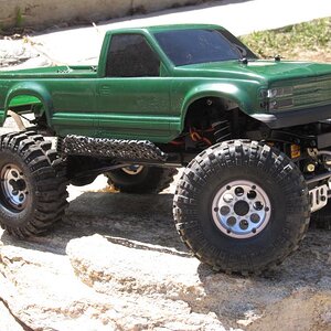 1.9 scx10 
tsl/sx, cut bogger on axial wheels
98 454ss body w headlights and tail lights 
axial alum linkage
savox servo w bec
steel rock sliders w st