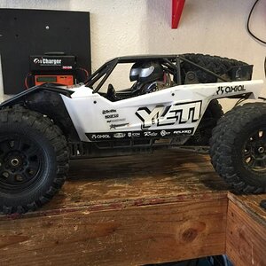 Axial Yeti XL sitting close to level. Rear is a tad lower