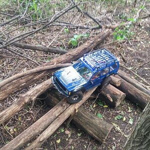 SCX 10 II paralel logs