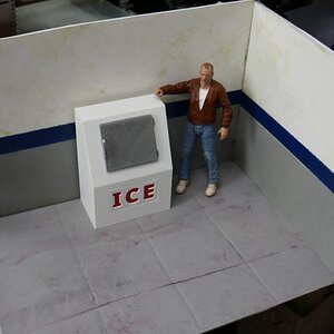 Scale icebox for diorama