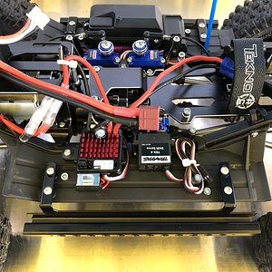 Here’s a little overview of the truck with the temporary electronics and that’s the dynamite $40 esc which is great deal for what you get