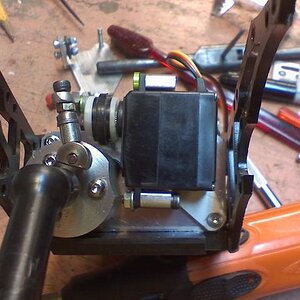 Detail of the dig servo mount