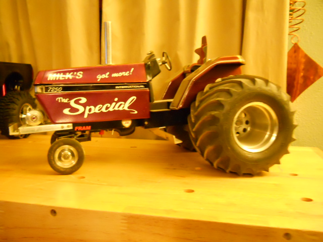 1/10 CUSTOM PULLING TRACTOR