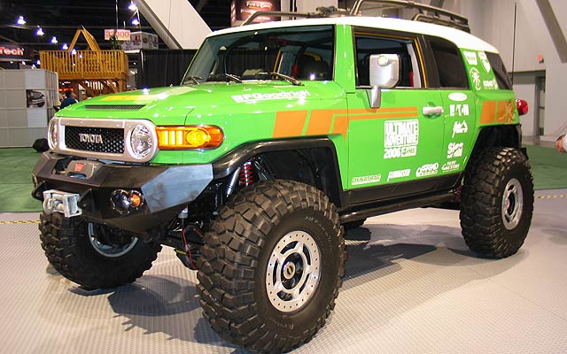 112 2006 sema 01x+2007 toyota ultimate fj cruiser+front view