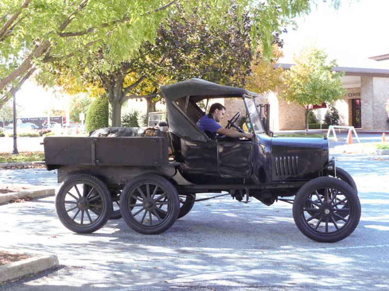 115 Ford 1923 Model T Whites Garage Snowmobile 8953757 SCD 900