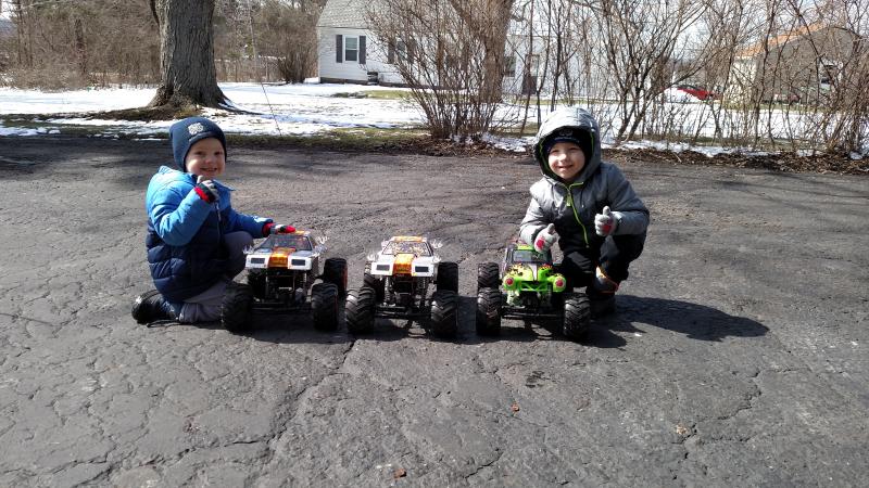 Chris & Jason with there SMT10's . early 2018
21 turn motors, and 7 cell NIMH pack.