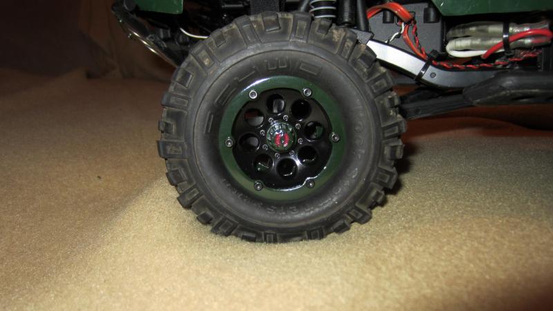 CRAWLEE Rock Stompers tires & painted rims 003