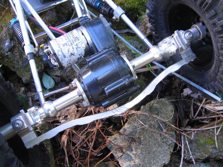 detail of rear knuckle lock-outs. It is a strip  of 1/4" aluminum diamondplate. It hasn't been fully tested, but it certainly is MUCH more rigid than 