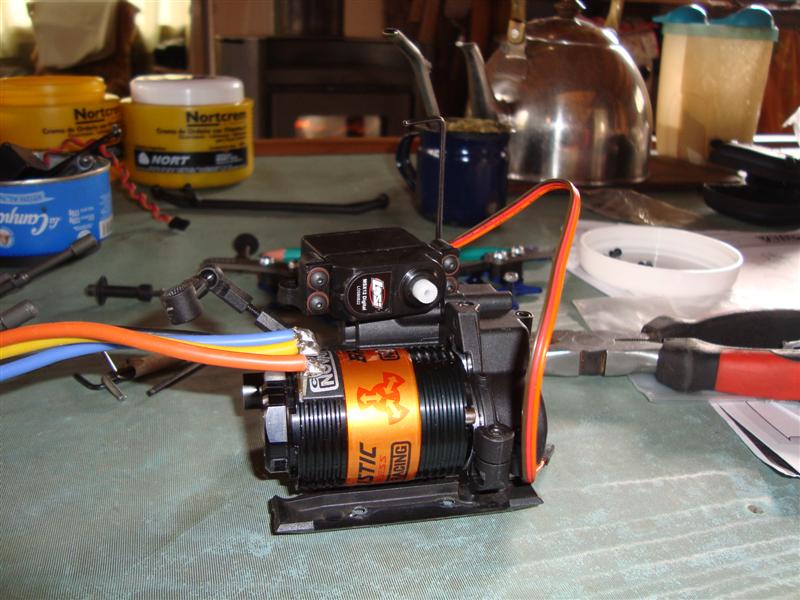 DSC05808 (Medium) Motor and Dig Servo mounted on Transmission