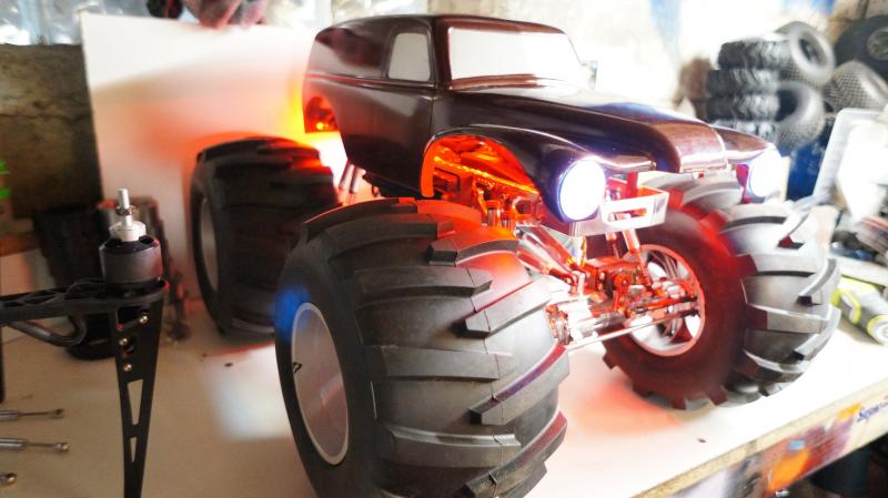 Grave Digger KYOSHO Twin Force Mad Force MONSTER RC Truck