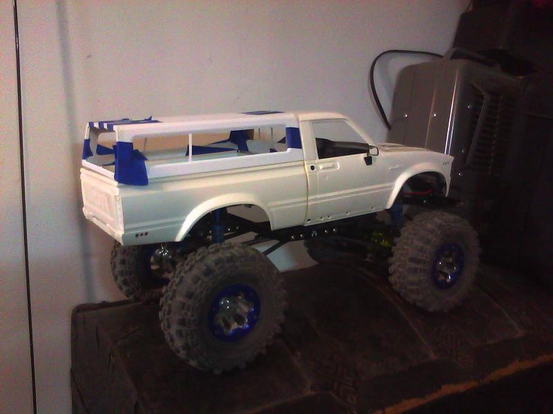 Hilux with 2.2 roclox's and a topper