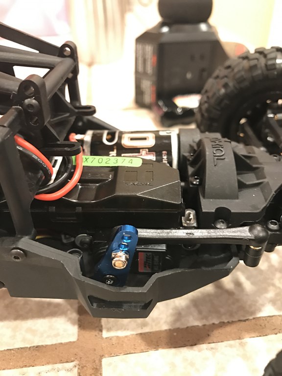 HS-85MG installed on Yeti JR with Dynamite 24t Servo arm.