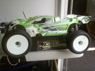 Losi 8ight t * Werks team .28 with JP3 pipe * Fioroni inner/outer hinge pin adjusters fron and rear * OFNA big bore shocks *