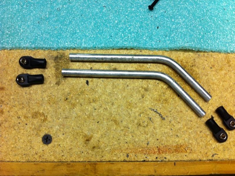 rear lower links homebuilt out of 1/4 steel rod, revo rod ends with 8/32 all thread