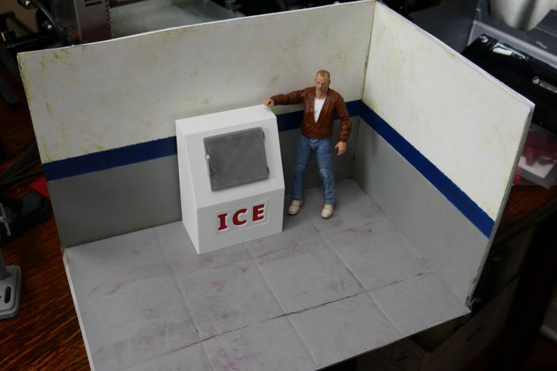 Scale icebox for diorama