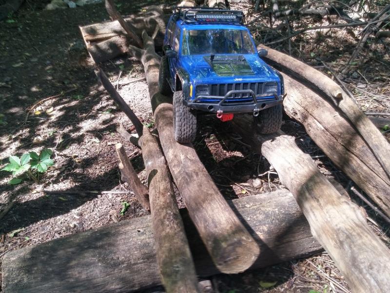 SCX 10 II paralel logs