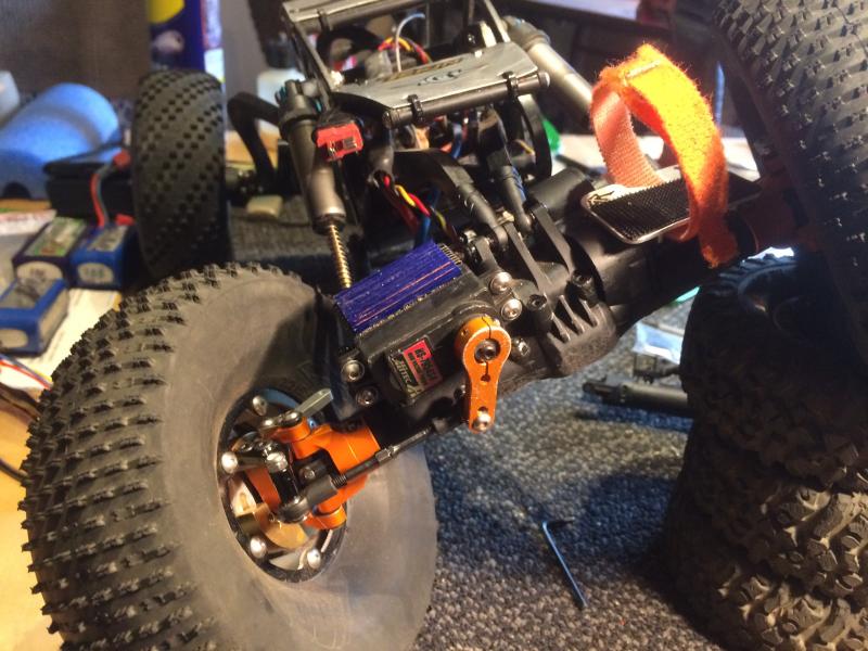 Steering link behind the axial.