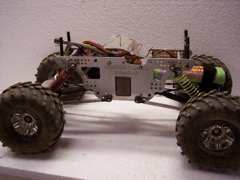 SW2 with the body off. This crawler has long since been parted out.