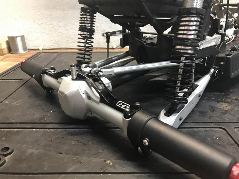 Vanquish Products Yeti XL Axle with American Machine Works Ohio upper and lower Links, UCfab Dlux Sway Bar