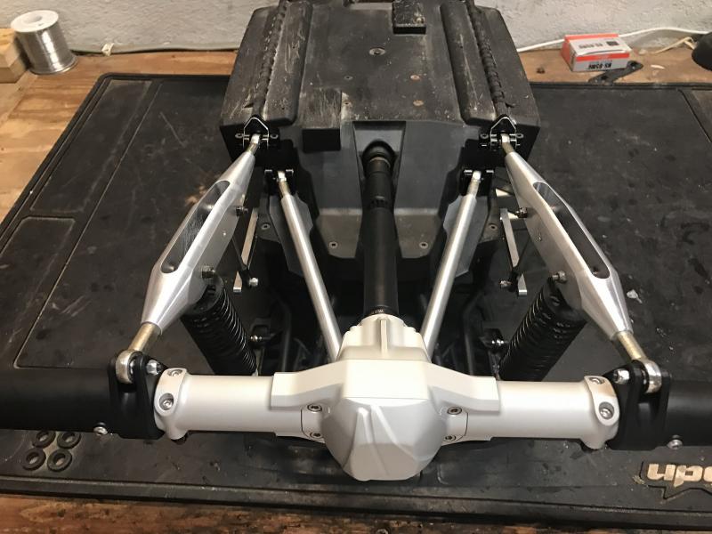 Vanquish Products Yeti XL Axle with American Machine Works Ohio upper and lower Links, UCfab Dlux Sway Bar