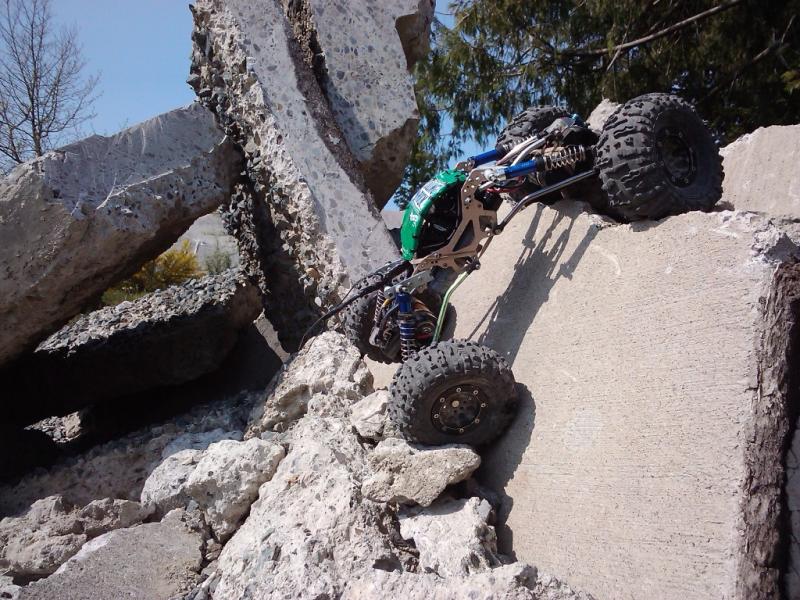 vert climb on concrete pile track