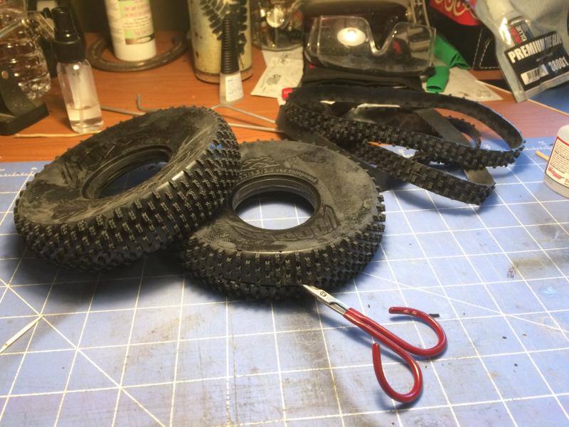 Working on some new VooDoos for the SuDu XR10.  I tried the pink Rovers but did not like them for crawling. The Rovers worked on loose rock and moss c