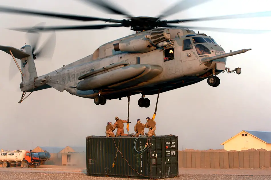 CH-53E-Super-Stallion-heavy-lifting.jpg